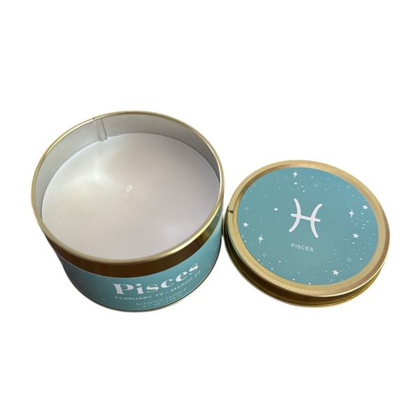 Place & Time Zodiac Scented Candle in Tin - Pisces Vanilla Bean Cake 4 oz - NWT - Picture 4 of 5